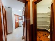745 Área Útil Casa Alugar, 4 Dormitórios localizado em...
