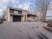 8940 Boul. Marie Victorin, Brossard, QC, J4X 1A3 Luxury... 8940 Boul. Marie Victorin, Brossard, QC, J4X 1A3 Luxury...
