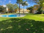 $899,999 Una Casa con Alberca con Ambiente de Campo en...