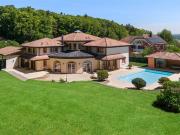 Hervorragendes Anwesen in grüner Umgebung in der Nähe...