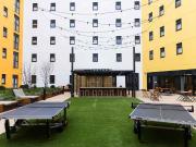 8 Bed Studio H Has an Apartment