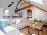 8 Bedroom 2 Bathroom