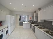 8 bedroom Detached house To Let