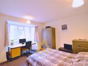 8 bedroom detached house to rent