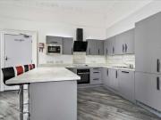 8 Bedroom End Of Terrace House