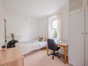 8 bedroom end of terrace house for rent in Clarence...