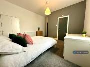 8 bedroom end of terrace house to rent