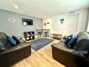 8 bedroom end of terrace house to rent