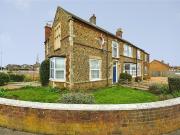 8 bedroom flat for sale