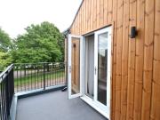 8 bedroom Flat To Let