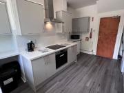 8 bedroom flat to rent