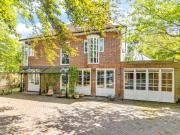 8 Bedroom House Barnet Greater London 100366225