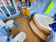8 Bedroom House in Oakdene