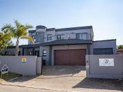 8 Bedroom House in Rooi Rivier Rif