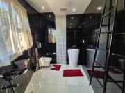 8 Bedroom House in Thornhill