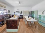 8 Bedroom House in University Estate