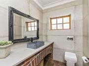 8 Bedroom House in Wendywood