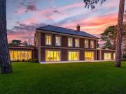 8 Bedroom House Kingston Upon Thames Greater London 90247052