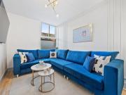 8 bedroom house of multiple occupation for rent in Tonge... 8 bedroom house of multiple occupation for rent in Tonge...