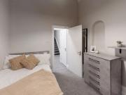 8 bedroom house to rent