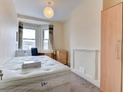 8 bedroom house to rent