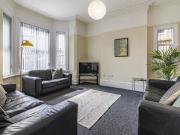 8 bedroom house to rent