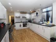 8 bedroom house to rent