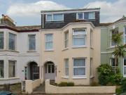 8 bedroom house to rent