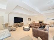 8 bedroom house to rent