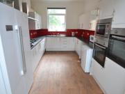 8 bedroom link detached house to rent