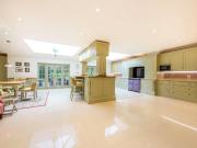 8 bedroom property to let in Queens Drive, Oxshott,...