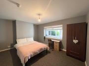 8 bedroom semi detached house for rent in Bamford Close,...