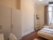 8 Bedroom Shared Living/roommate London London 98470389