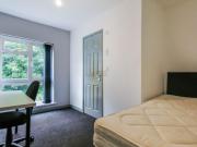 8 bedroom end of terrace house to rent