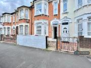 8 bedroom terraced house to rent