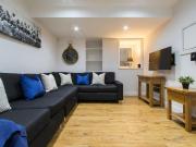 8 bedroom terraced house to rent