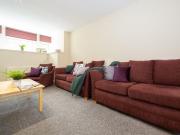 8 bedroom terraced house to rent