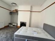 8 bedroom terraced house to rent