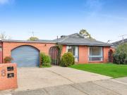 8 Fenfield Street, Cranbourne