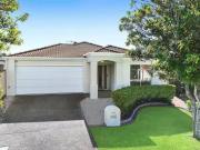 8 Harrow Place, Arundel, QLD 4214