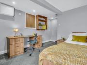 8 HESSLE WALK Leeds LS6 1EJ