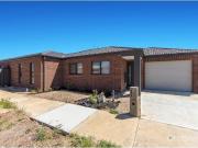 8 Mavi Avenue, Melton House for rent Listed by Ajet aj Jume.