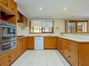 8 Pentland Court, Glen Waverley VIC 3150