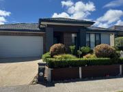 8 Shanahans Drive, Cranbourne North, VIC 3977