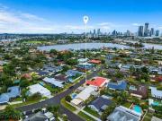 8 Southerly Street, Mermaid Waters, QLD 4218