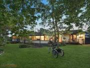 8 Thorn Place, Curtin, ACT 2605