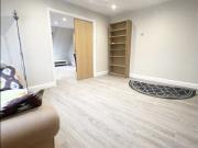 £900 very large rm to rent Huge 3 bed 2 bath flat
