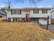 9172 Manderson St, Omaha, NE 68134