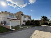 917 M2 de terreno, 500 M2 de construcción, 4 recámaras,...