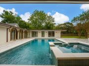 924 White Point Boulevard